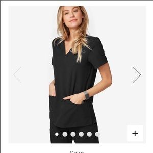 Casma 3 pocket black Figs scrub top